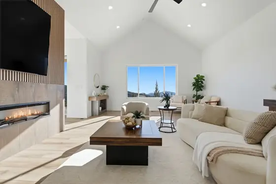 Home staged by StagingEstate at 185 Hillside Rd