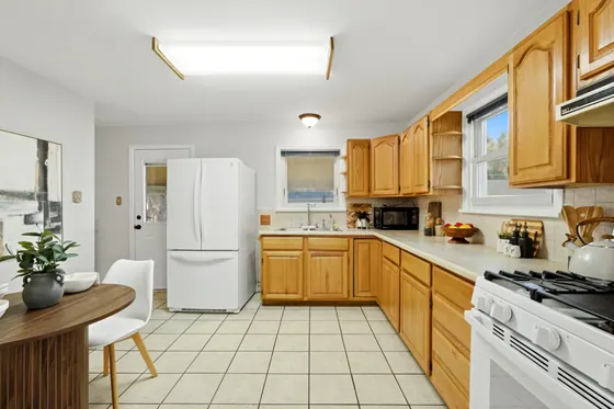 Home staged by StagingEstate at 2401 Ingalls St